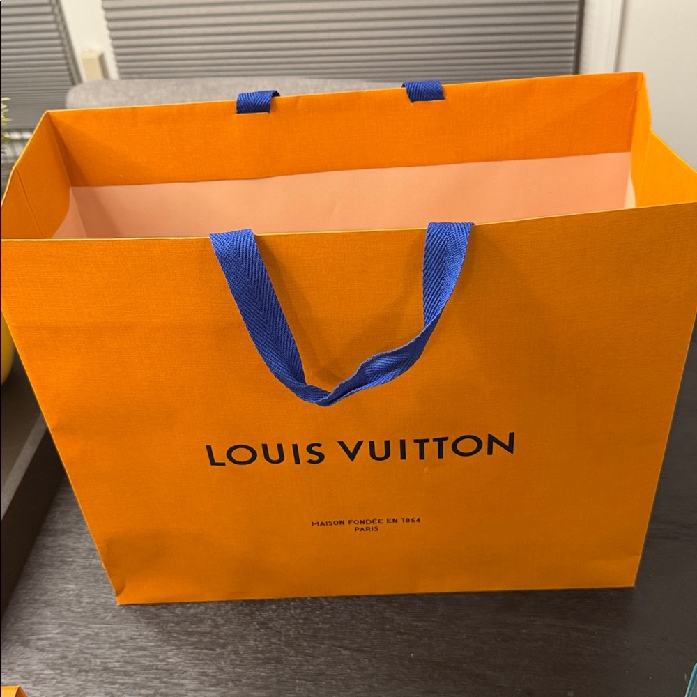 Louis Vuitton Orange Box with Blue Ribbon and Two Dust Bags in great condition - Picture 9 of 10